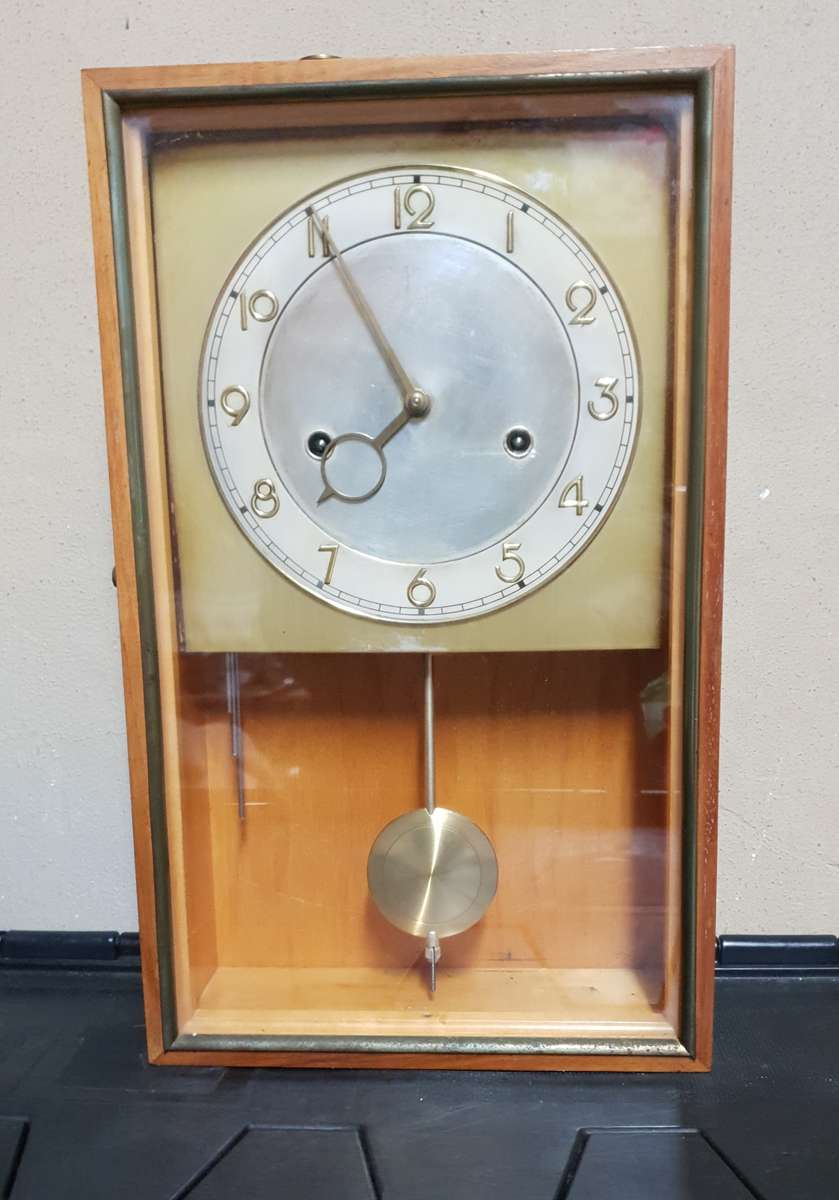 VINTAGE KIENZLE GERMANY STRIKING PENDULUM WALL CLOCK IN PRISTINE WORKING CONDITION