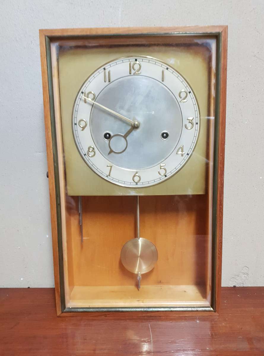 VINTAGE KIENZLE GERMANY STRIKING PENDULUM WALL CLOCK IN PRISTINE WORKING CONDITION