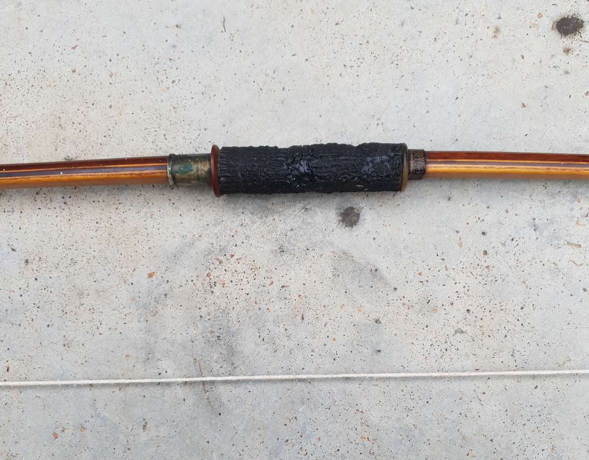 HIGH END 72'' CLASSIC ENGLISH TRADITIONAL SPORTING LONGBOW VALUED R6,700.00