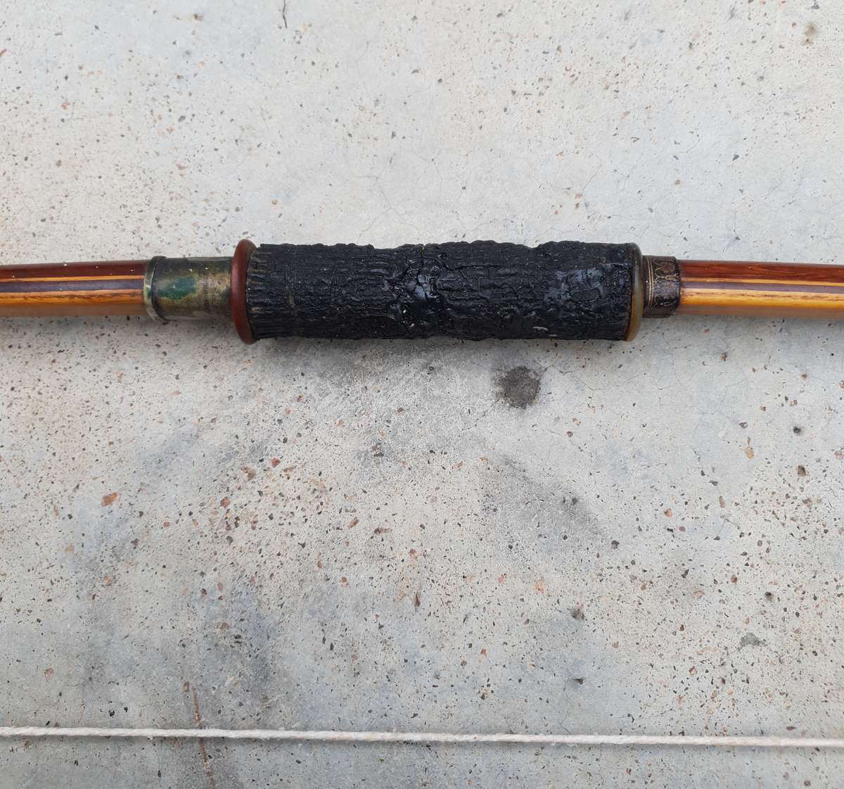 HIGH END 72'' CLASSIC ENGLISH TRADITIONAL SPORTING LONGBOW VALUED R6,700.00