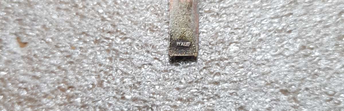 MENS MODERN WHITE METAL NECK CHAIN WITH AN ITALIAN CROSS PENDENT IN GOOD CONDITION.