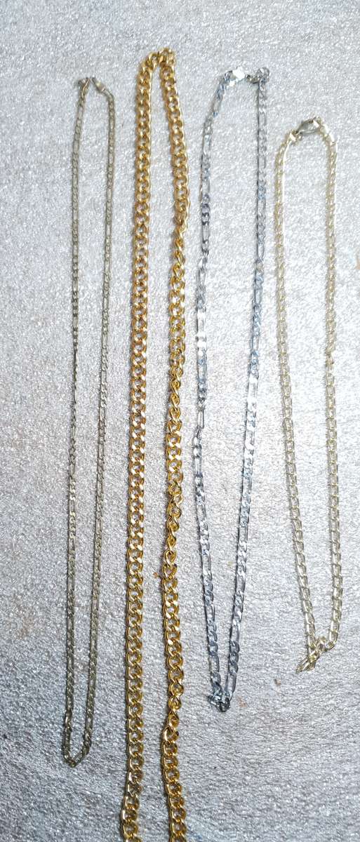 JOB LOT OF COSTUME JEWELLERIES - CHAINS / CHOKERS - SECONDHAND.