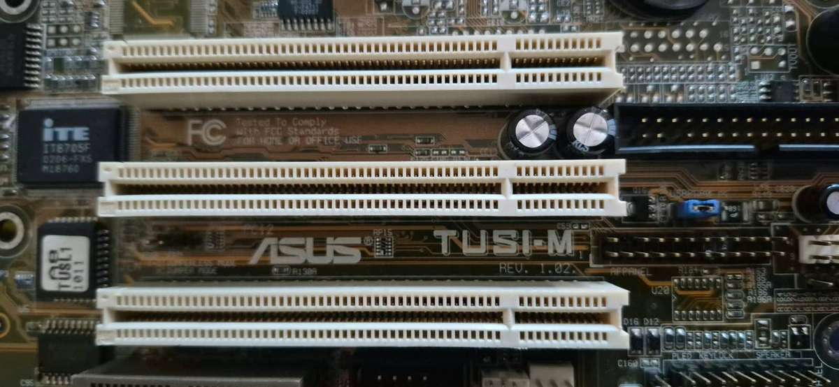 ASUS TUSI-M Socket 370+Intel Pentium III SL3XY+256MB RAM
