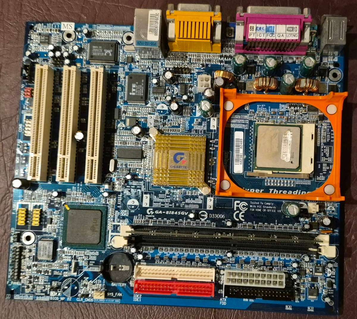 Gigabyte GA-8I845GV + Pentium 4 2.4GHz + 512MB DDR