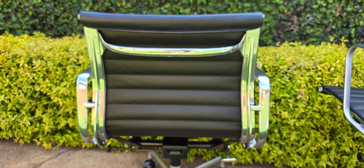 Origanal Eames EA33 OFFICE CHAIR ALUMINUM GROUP CHAIR BY CHARLES AND RAY EAMES