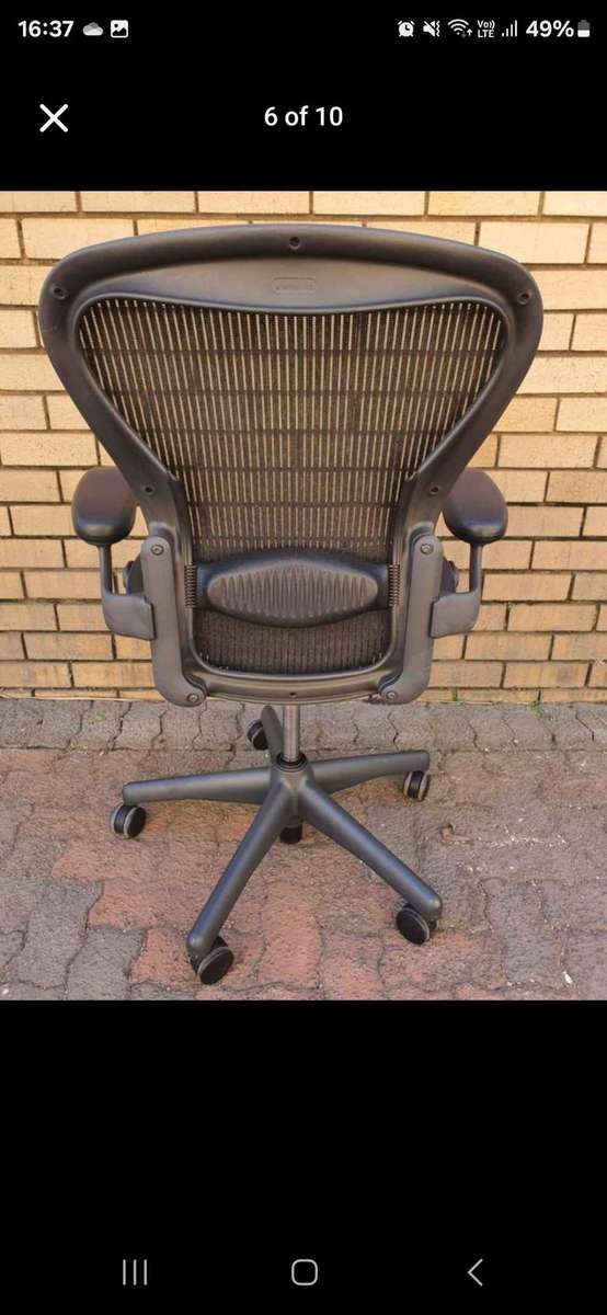 HERMAN MILLER AERON SIZE B