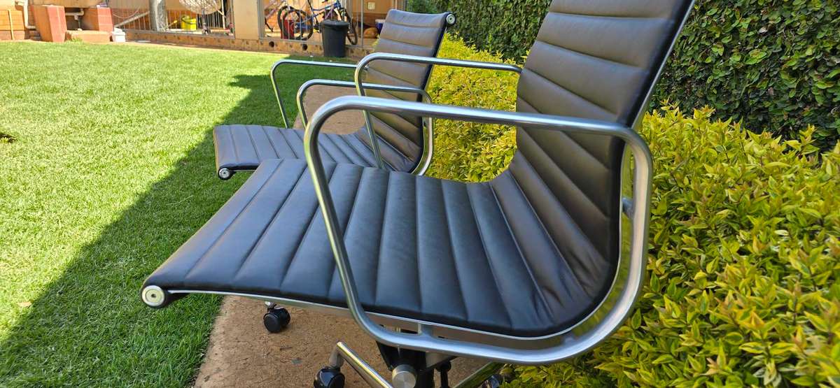 Origanal Eames EA33 OFFICE CHAIR ALUMINUM GROUP CHAIR BY CHARLES AND RAY EAMES