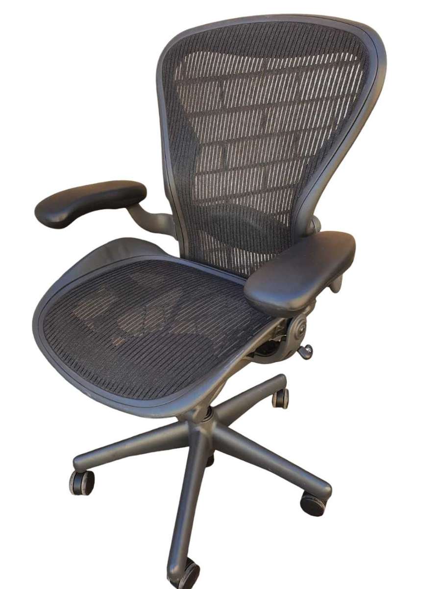 HERMAN MILLER AERON SIZE B
