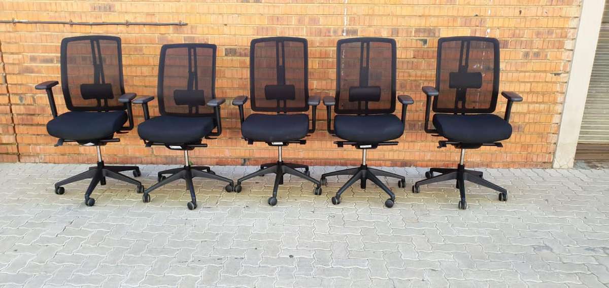 Dauphin Ergonomic Office Chair - Black Material Seat