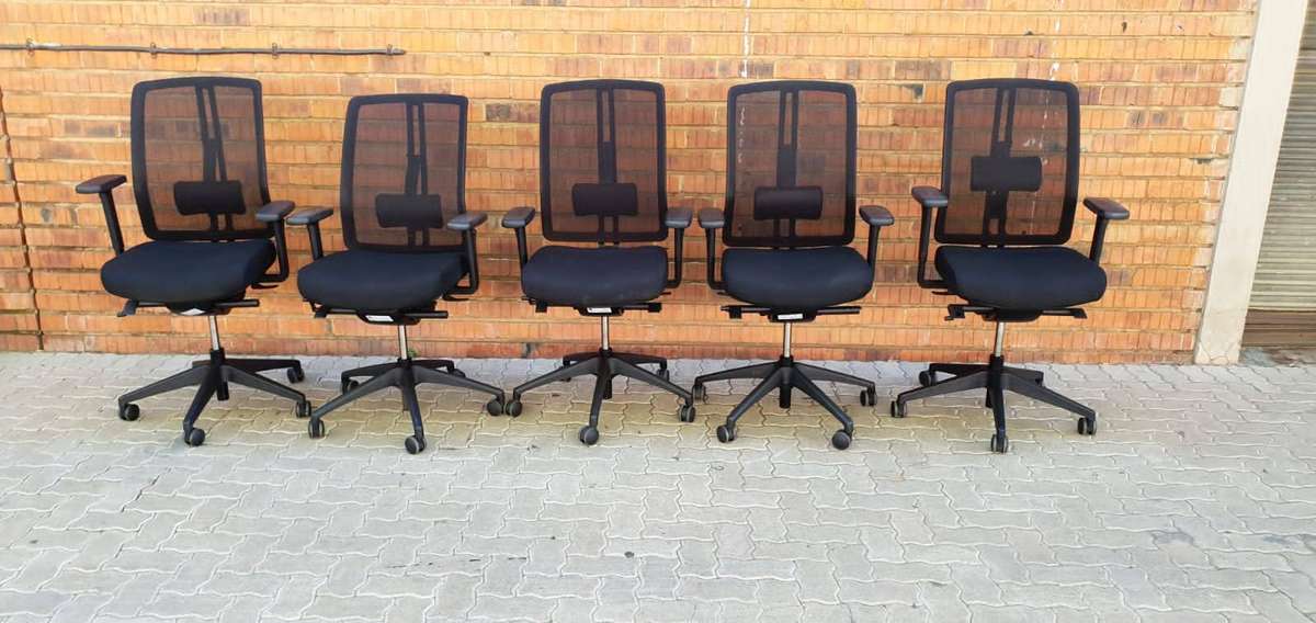 Dauphin Ergonomic Office Chair - Black Material Seat