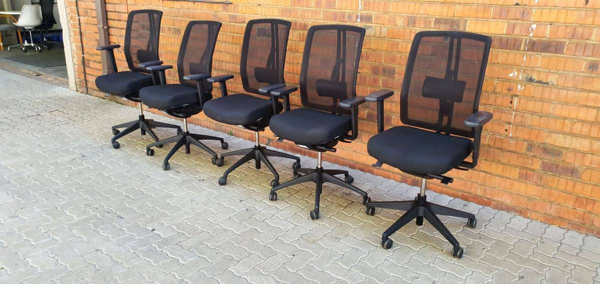 Dauphin Ergonomic Office Chair - Black Material Seat