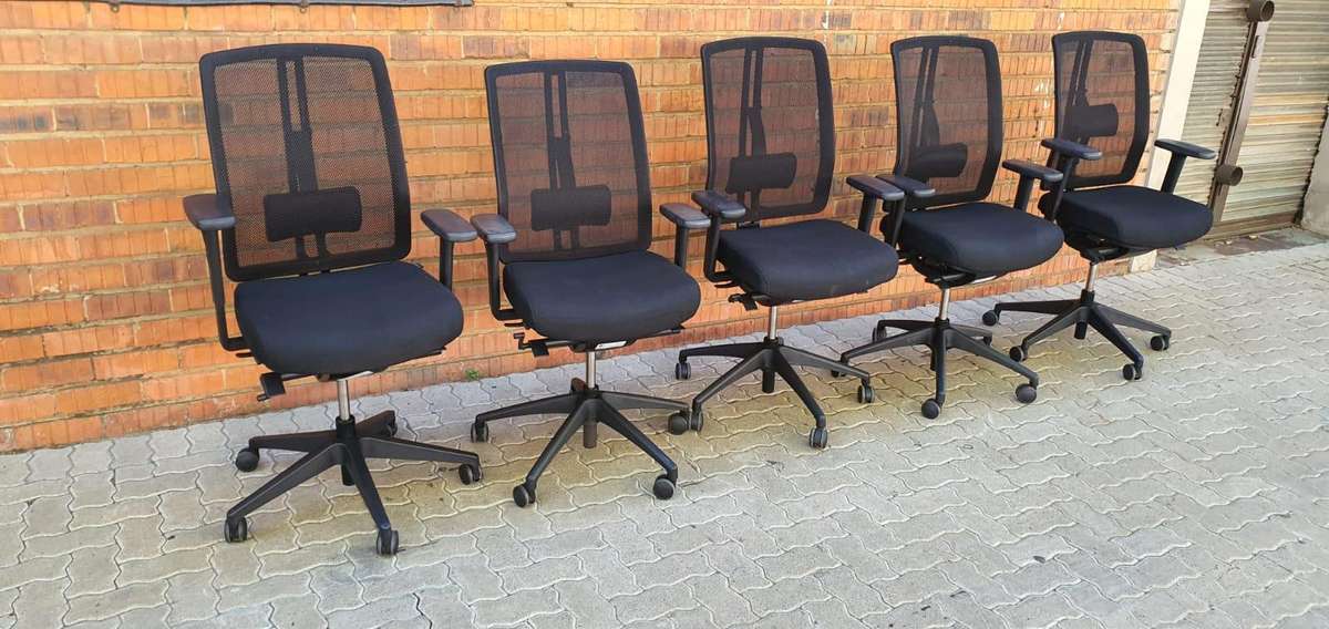 Dauphin Ergonomic Office Chair - Black Material Seat