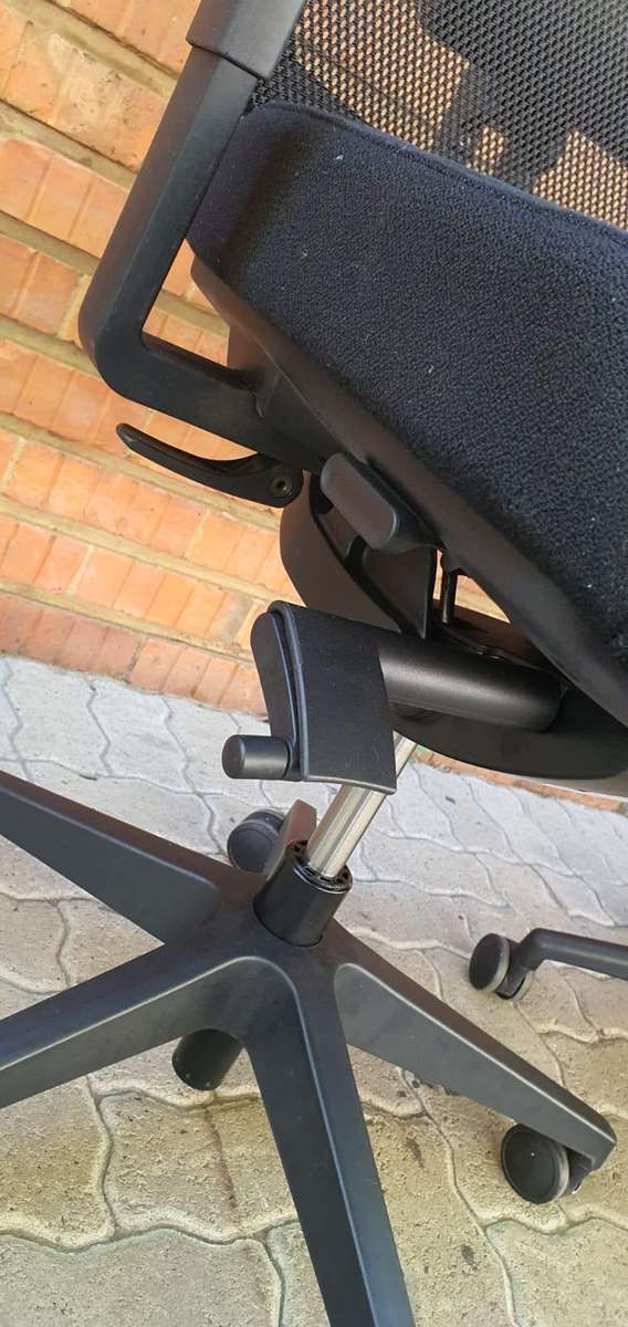 Dauphin Ergonomic Office Chair - Black Material Seat