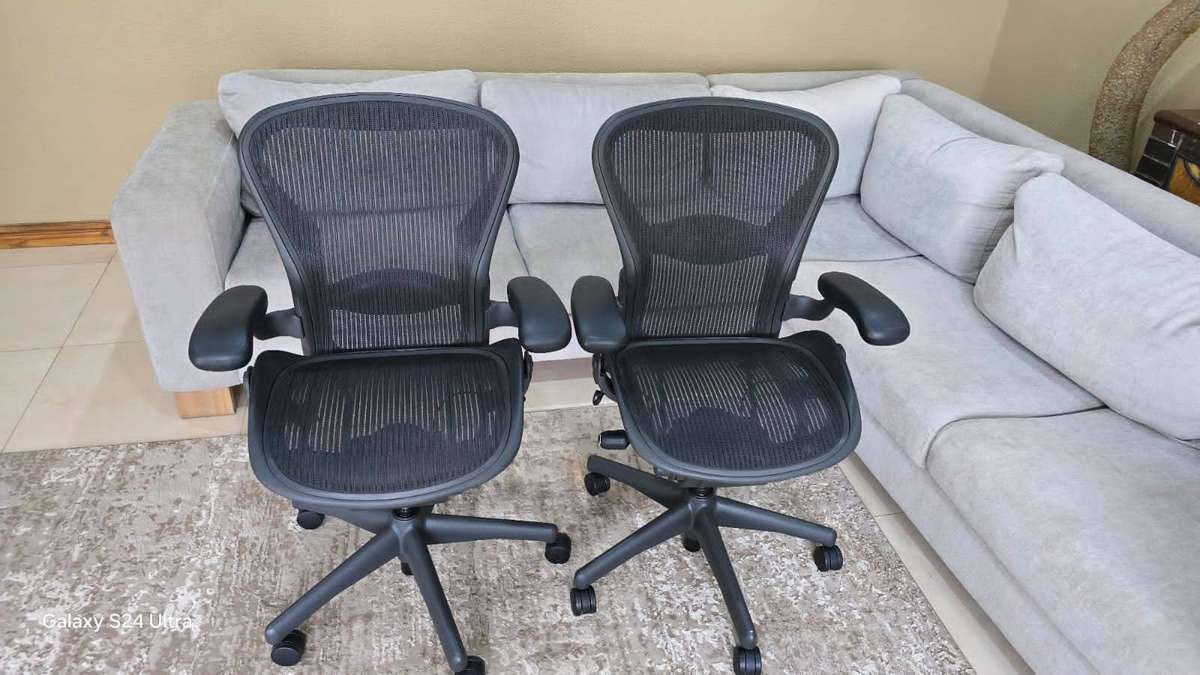 Herman Miller Aerons - Size B - Ergonmic office chair