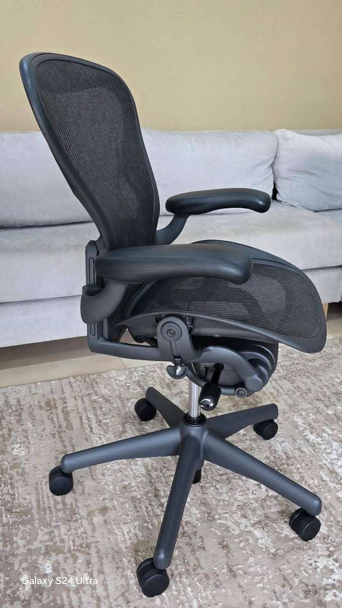 Herman Miller Aerons - Size B - Ergonmic office chair