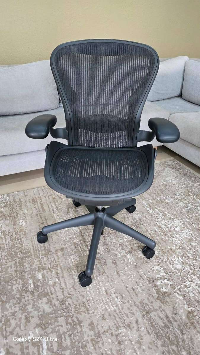 Herman Miller Aerons - Size B - Ergonmic office chair