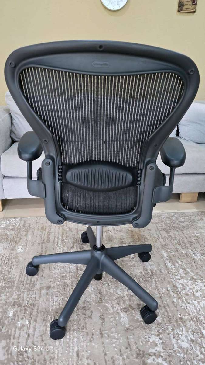 Herman Miller Aerons - Size B - Ergonmic office chair