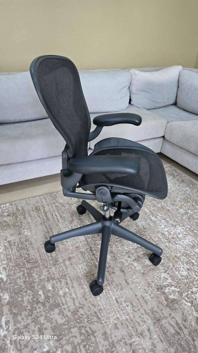Herman Miller Aerons - Size B - Ergonmic office chair