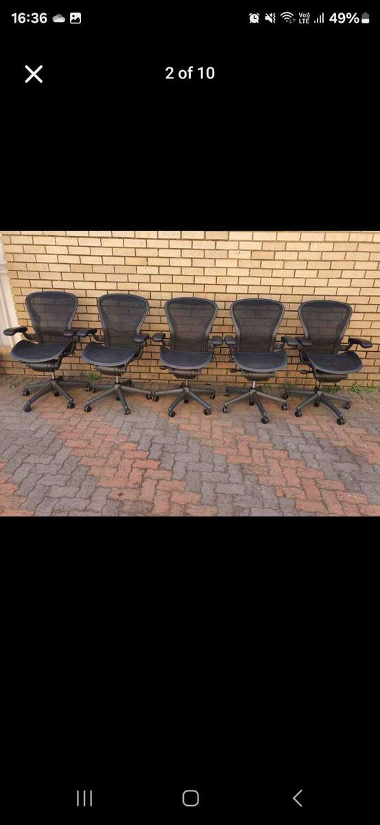 HERMAN MILLER AERON SIZE B