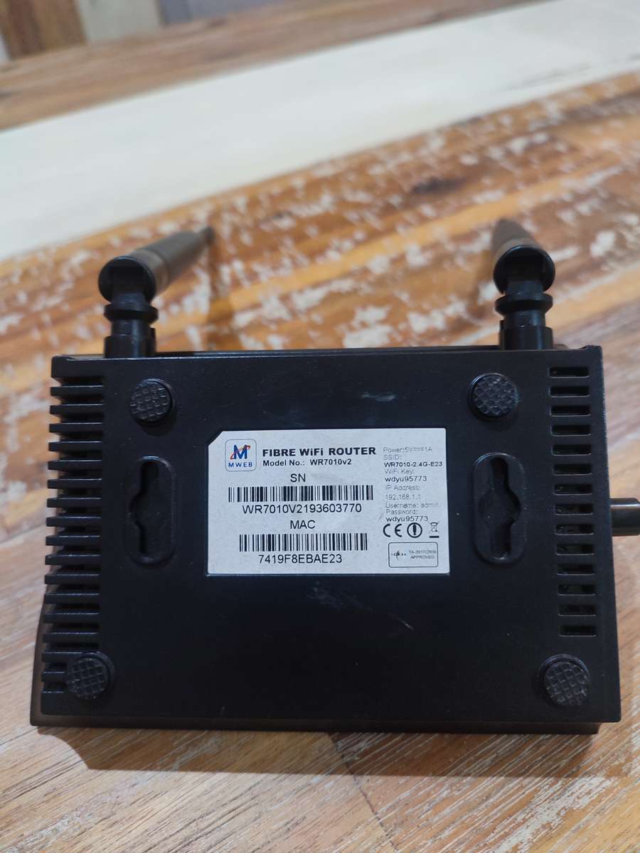 Network Bundle (Wifi Router, Range Extender, 8 Port Desktop Switch)