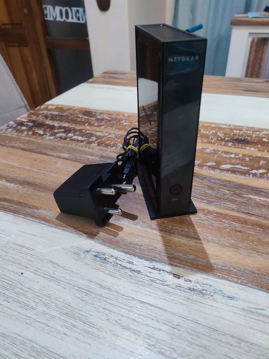 Network Bundle (Wifi Router, Range Extender, 8 Port Desktop Switch)