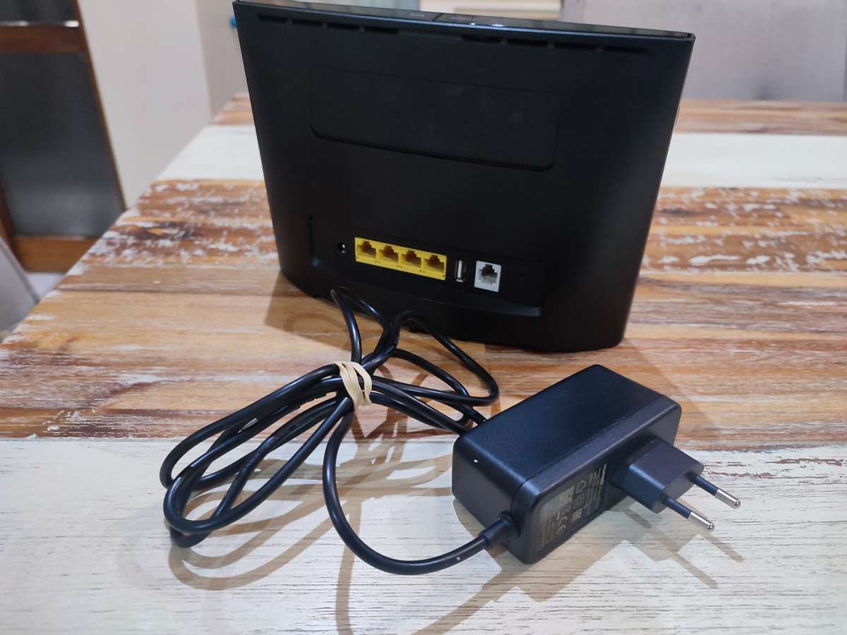 Huawei B525 LTE (any network)