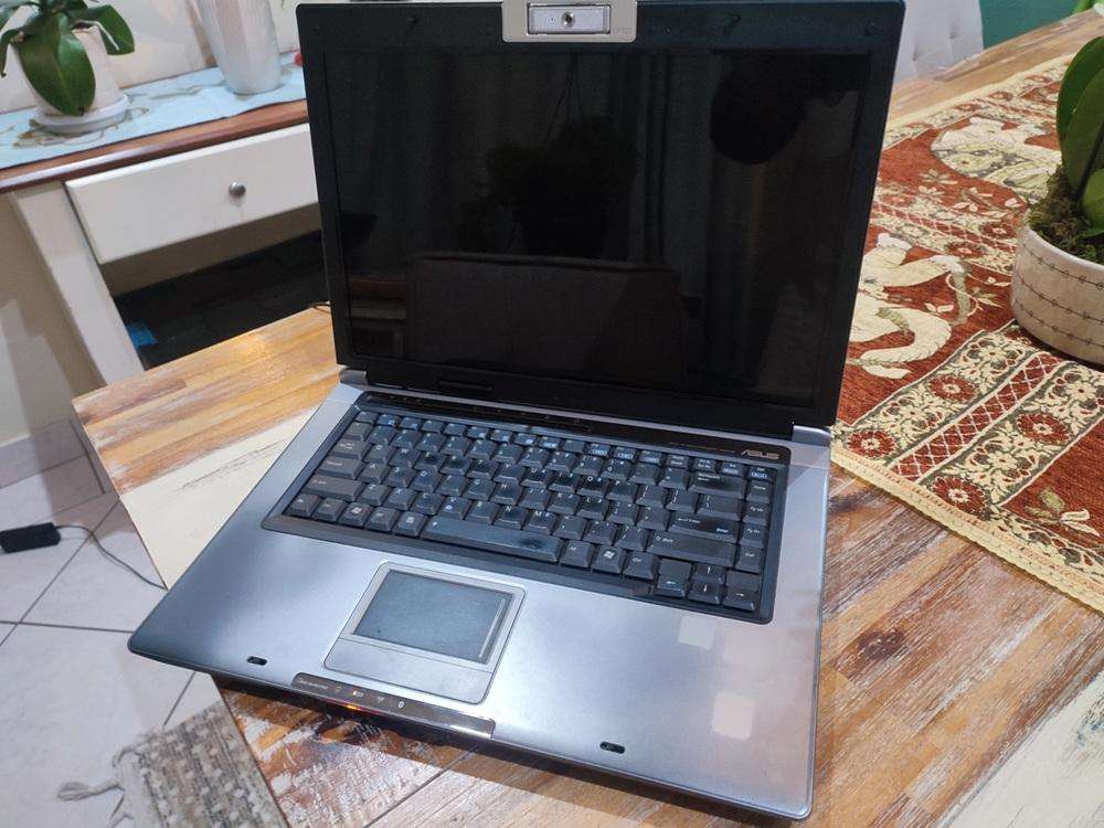 ASUS F5RL 15" screen, Core2Duo 1.8 Ghz