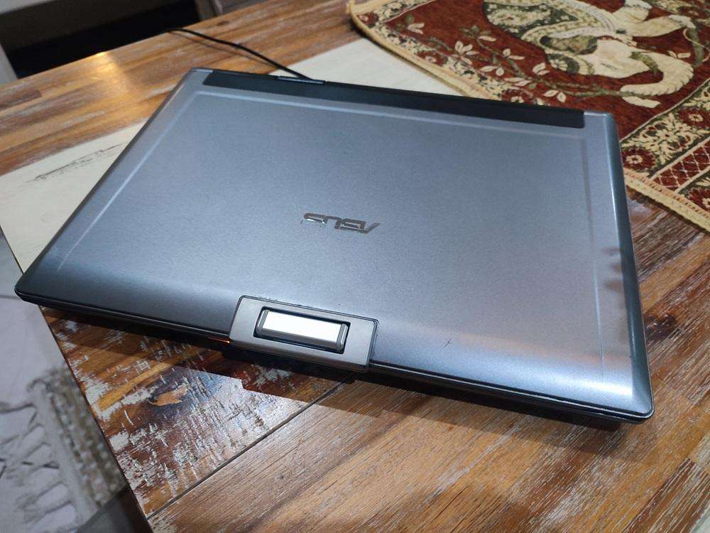 ASUS F5RL 15" screen, Core2Duo 1.8 Ghz