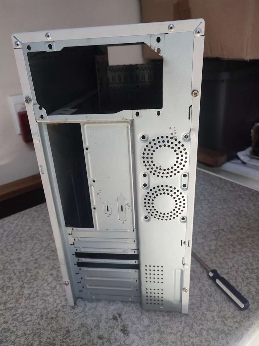 Retro Beige 3 Bay A-Open Case