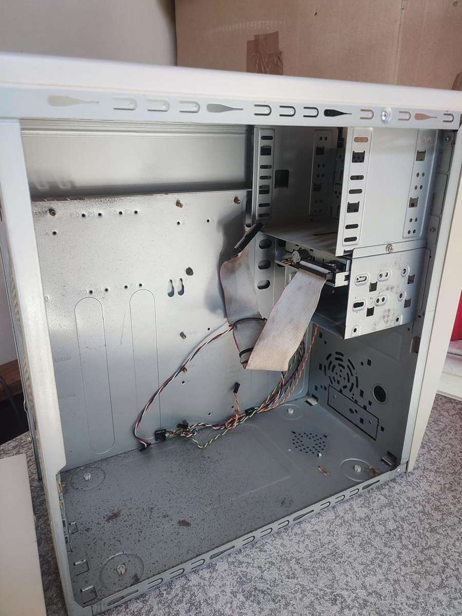 Retro Beige 3 Bay A-Open Case