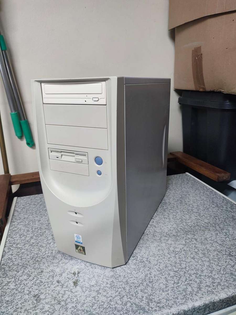 Retro Beige 3 Bay A-Open Case