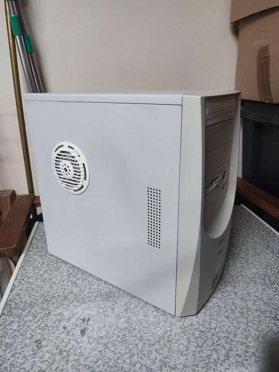 Retro Beige 3 Bay A-Open Case