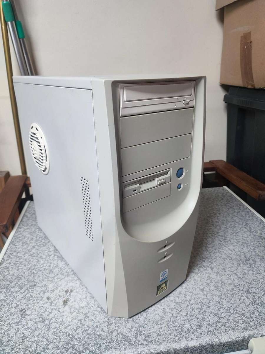 Retro Beige 3 Bay A-Open Case