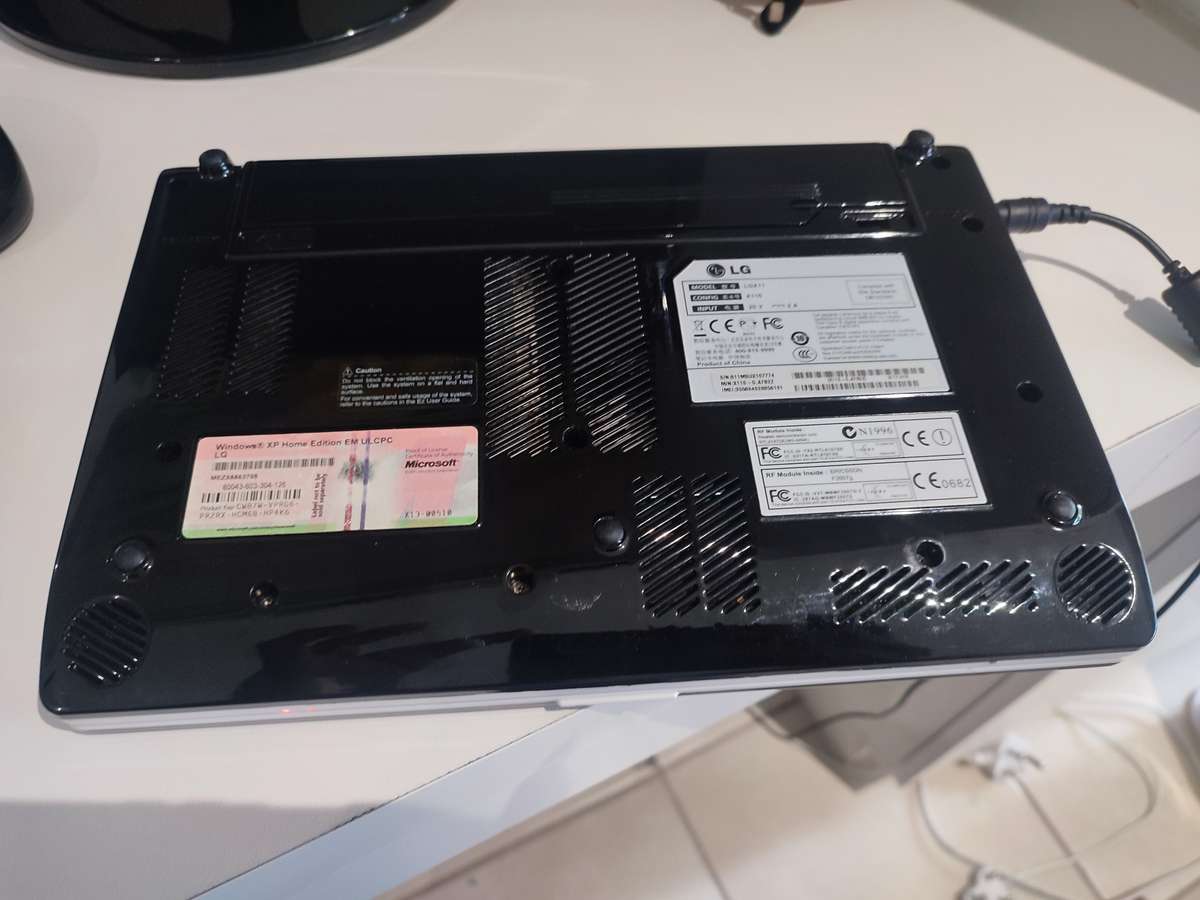 LG X110 Netbook (1.6 Ghz Intel Atom)