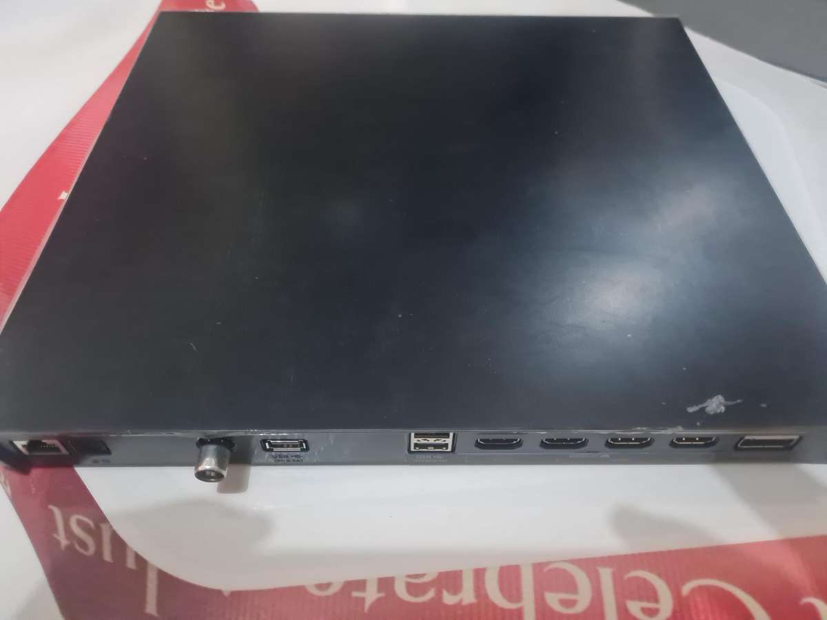 SAMSUNG SOC8006DA ONE CONNECT BOX