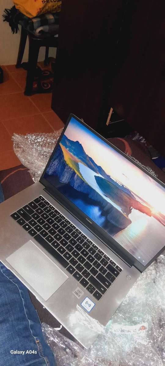 Huawei laptop i3 10th