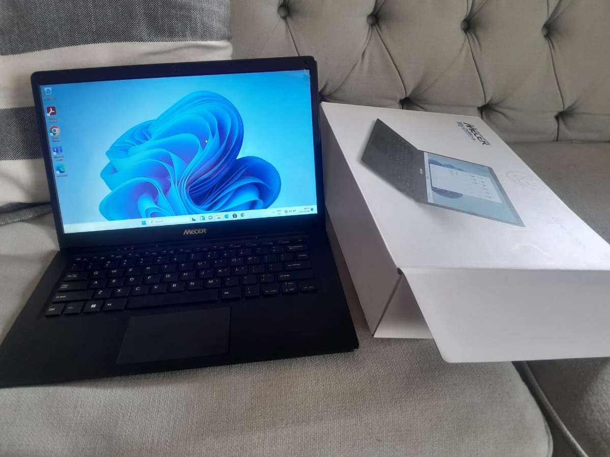 Mecer MyOffice CG14D15+ Pentium 4GB 128GB 14" Notebook - Black