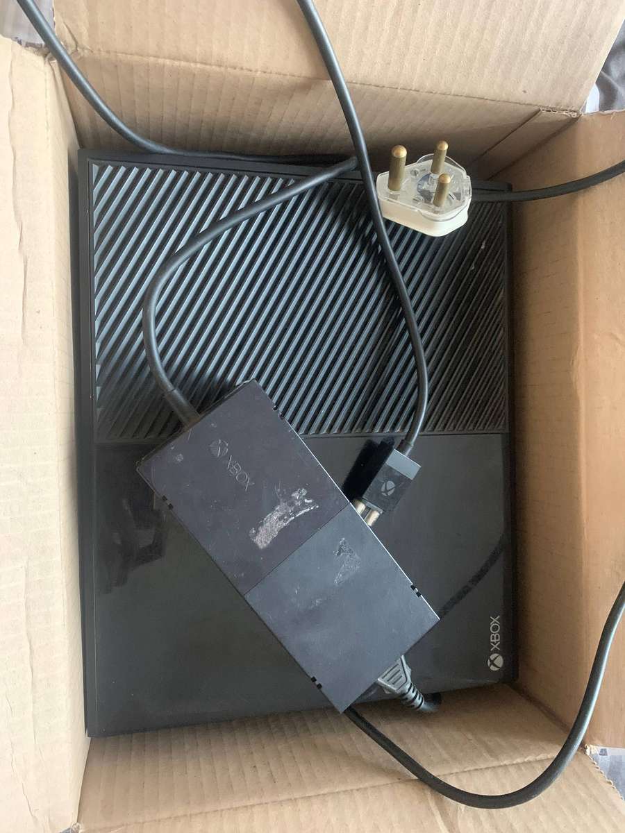 Xbox One Console with wireless Controller