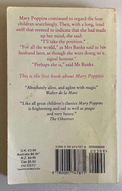 MARY POPPINS - P . L . TRAVERS - 221 pages