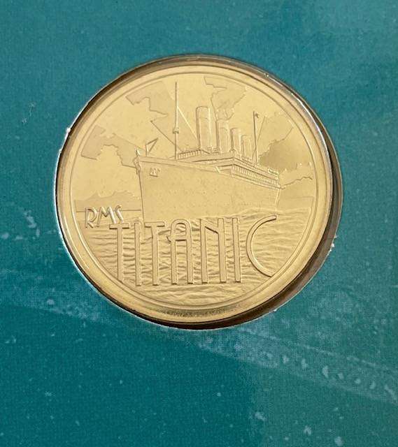 R.M.S. TITANIC - COMMEMORATIVE MEDAL / COIN - INSIDE CAPSULE - IN COMMEMORATIVE FOLDER . 1997