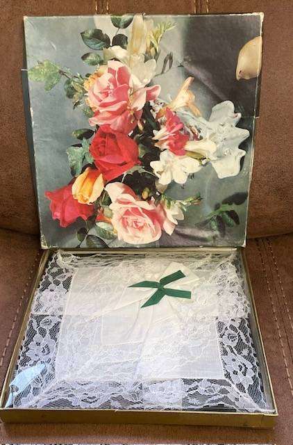 Vintage Lace Handkerchief gift set from 1930's - SCARCE FIND - In original packaging!