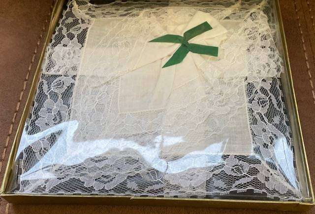 Vintage Lace Handkerchief gift set from 1930's - SCARCE FIND - In original packaging!