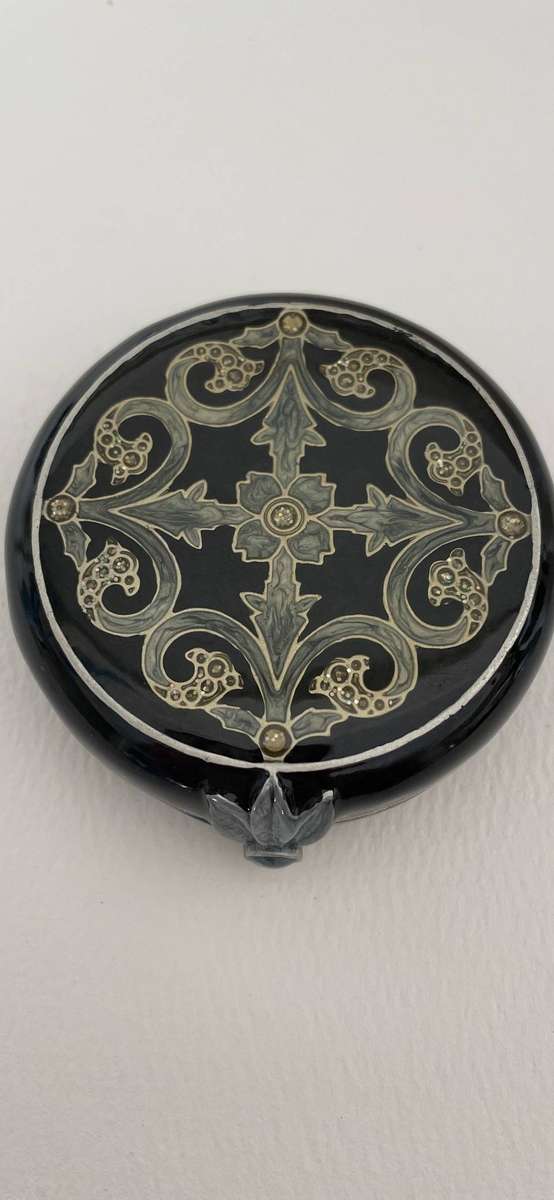 Vintage Damascene decorative compact with floral pattern and inset rhinestones - Beautiful!