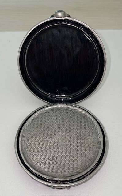 Vintage Damascene decorative compact with floral pattern and inset rhinestones - Beautiful!