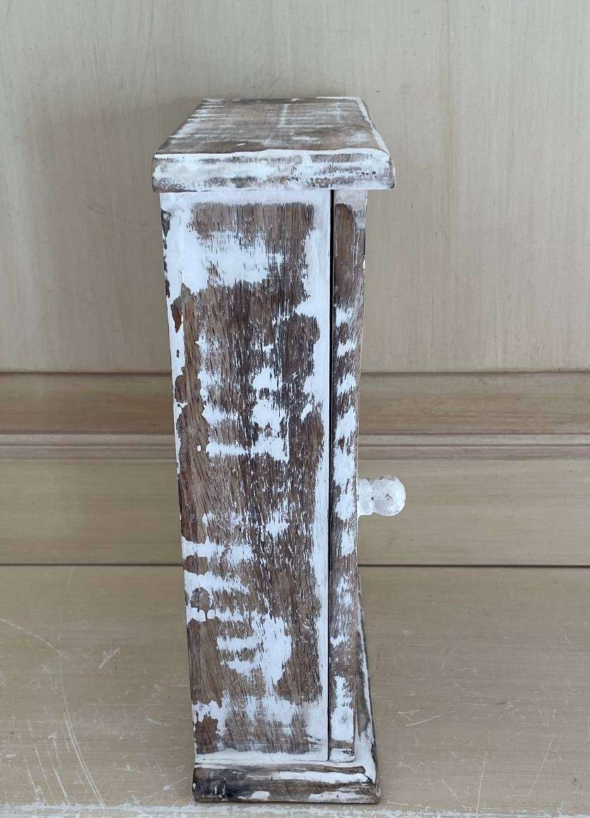 Shabby Chic Wooden Keyholder Box - Distressed with hand carved shells - Wall mounting - 24cm x15x7