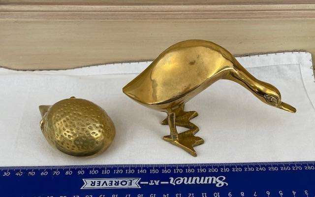 Solid brass - 2 items - Foraging Goose and a Hedgehog - Weight 523g together. Bargain!