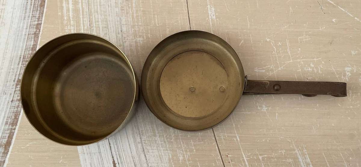 Vintage Brass Chafing Dish / Fuel Holder with swing lid.  5cm tall x 7cm width x 14.5cm