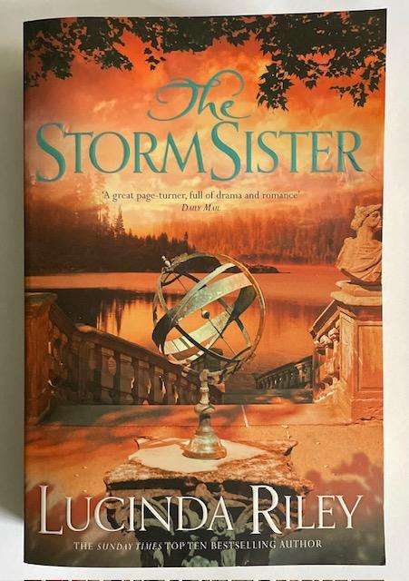 THE STORM SISTER - LUCINDA RILEY - 699 PAGES - SEVEN SISTER SERIES
