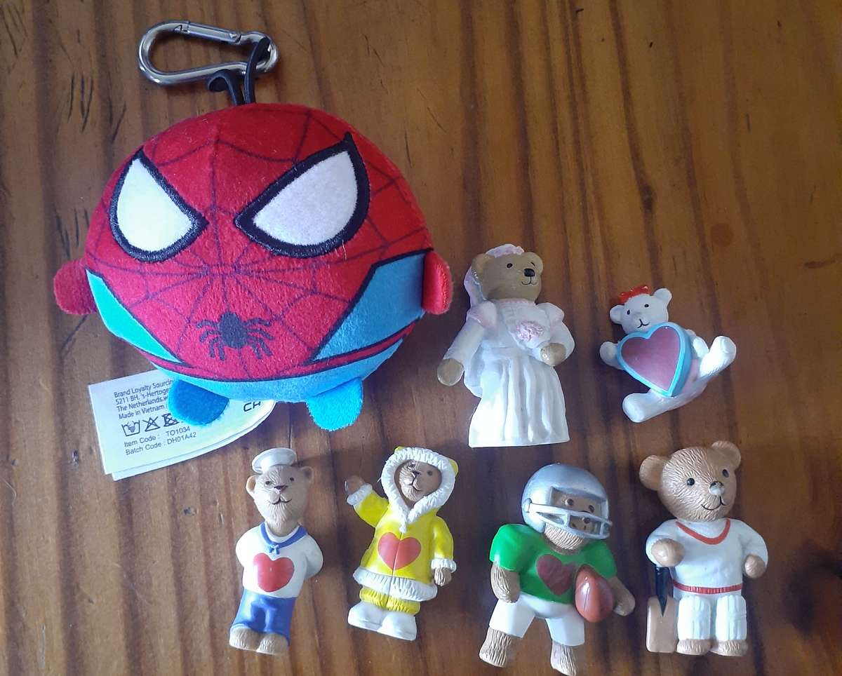 CUTE COLLECTABLE FIGURES