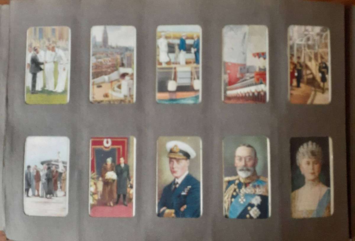 VINTAGE ANTIQUE LONDON CIGARETTE CARD ALBUM!